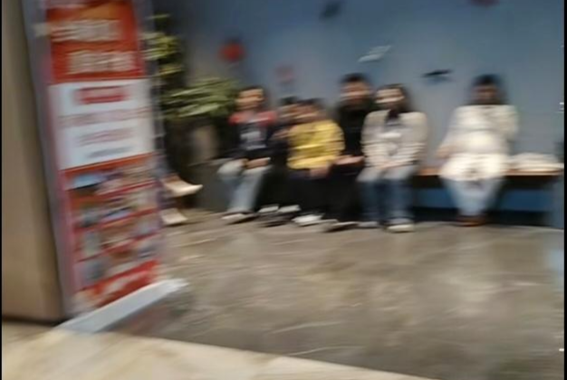 网友称汉中赏花“一房难求”睡洗浴中心?文旅局回应